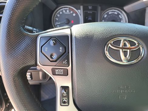 Used 2016 Toyota Tacoma Limited w/ Towing Package image 17