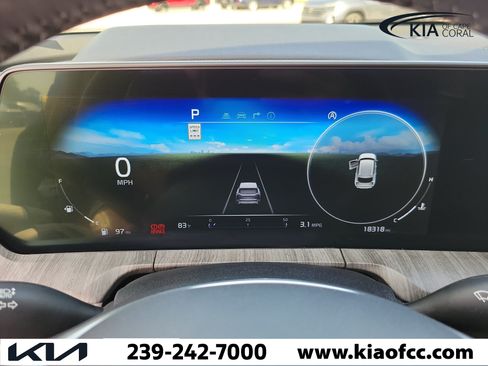 Certified 2025 Kia Telluride SX w/ SX Captain's Chair Package FWD image 33