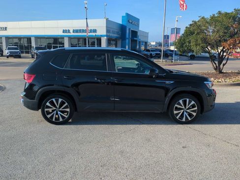 Used 2024 Volkswagen Taos SE image 9