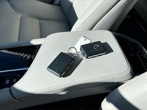 Used 2018 Volvo XC90 T6 Momentum w/ Convenience Package image 10