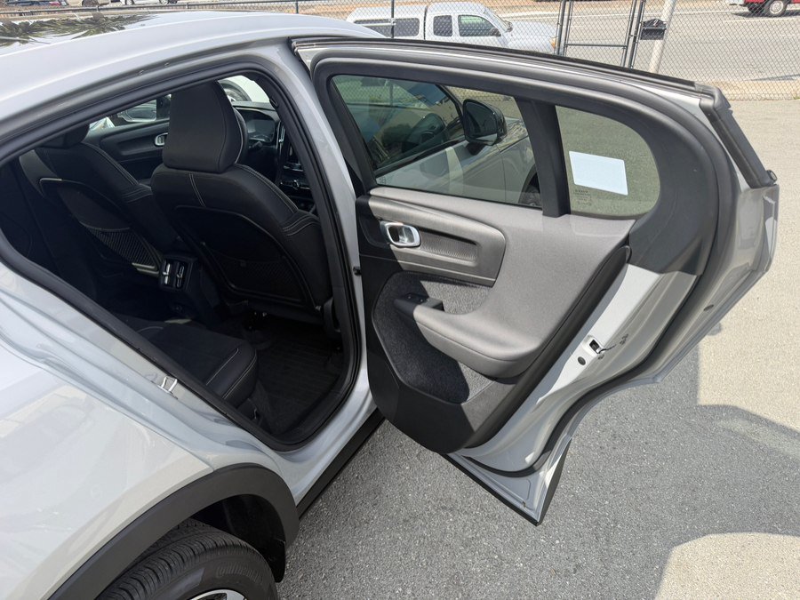 Used 2023 Volvo C40 P8 Recharge Plus w/ Protection Package Premier AWD/4WD image 35