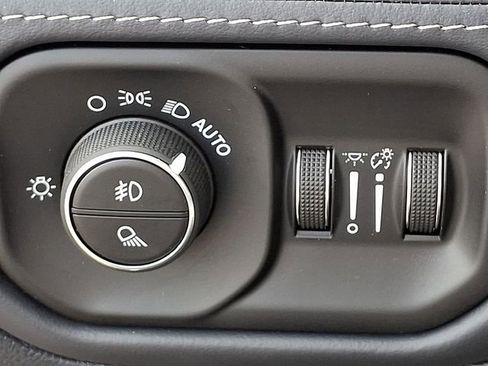 Used 2023 RAM 1500 Limited image 23