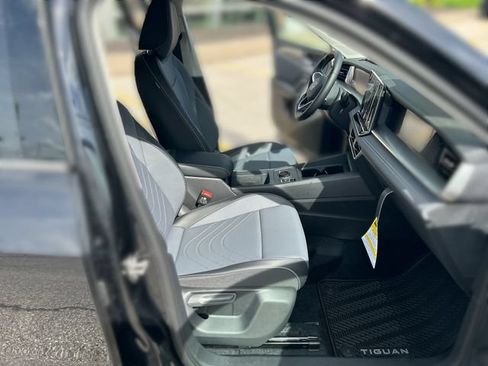 New 2026 Volkswagen Tiguan SE AWD/4WD image 24