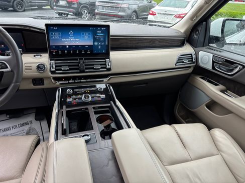 Used 2023 Lincoln Navigator Reserve AWD/4WD image 31