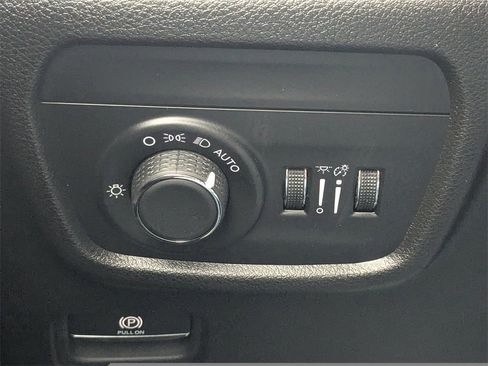 Used 2024 Jeep Grand Cherokee Laredo X image 31