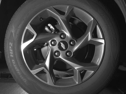 Used 2025 Chevrolet Trax LT w/ LT Convenience Package FWD image 15