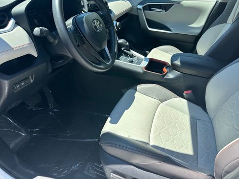 Used 2024 Toyota RAV4 Adventure image 9