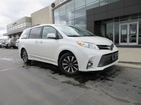 Used 2020 Toyota Sienna XLE Premium image 14