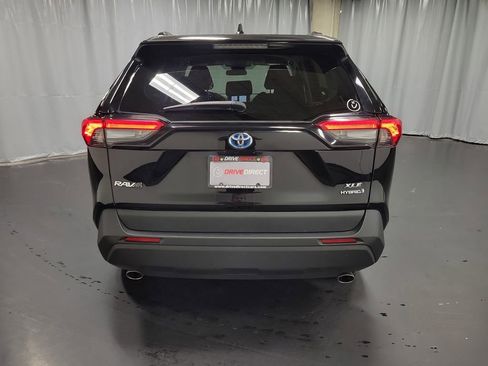 Used 2024 Toyota RAV4 XLE AWD/4WD image 7