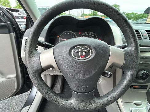 Used 2011 Toyota Corolla LE FWD image 19