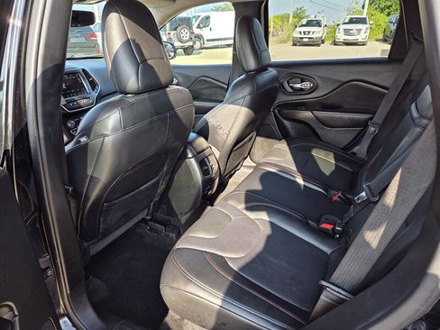 Used 2019 Jeep Cherokee Trailhawk image 11