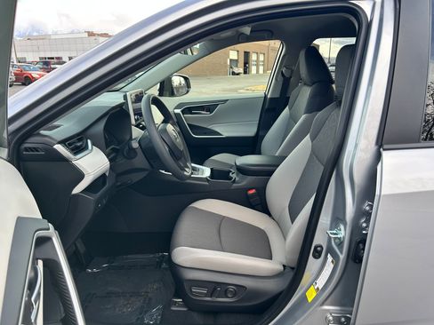 Used 2025 Toyota RAV4 XLE image 11