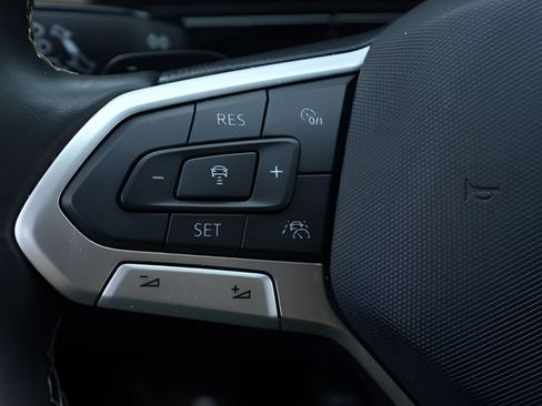 Certified 2025 Volkswagen Atlas SE AWD/4WD image 23