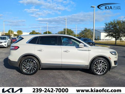 Used 2020 Lincoln Nautilus Reserve w/ Equipment Group 201A image 4