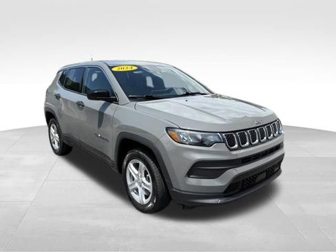Used 2024 Jeep Compass Sport AWD/4WD image 8