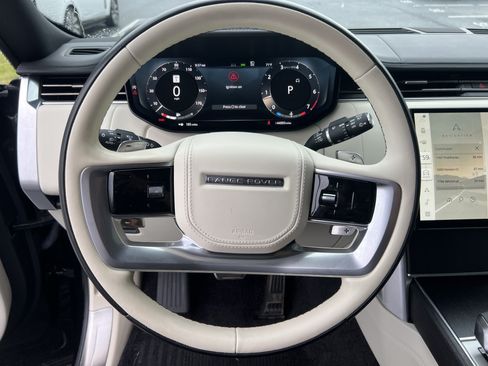 Used 2024 Land Rover Range Rover Long Wheelbase SE AWD/4WD image 18