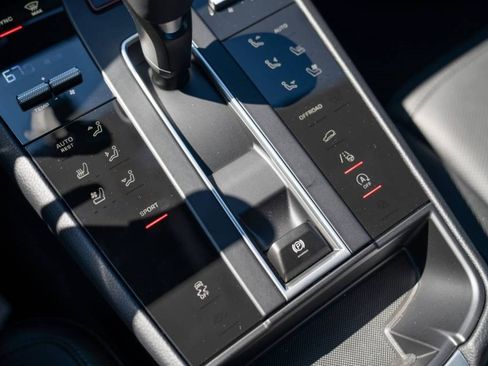 New 2026 Porsche Macan AWD/4WD image 19