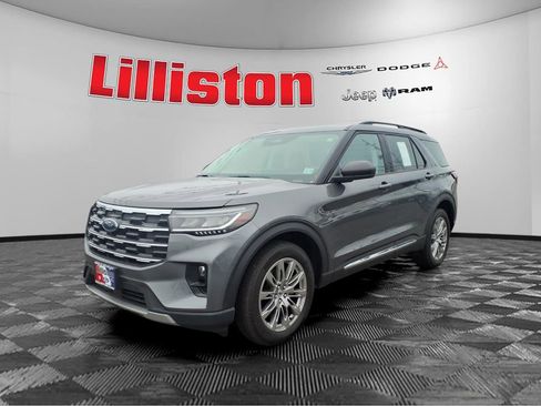 Used 2025 Ford Explorer Active w/ Active Comfort Package image 7