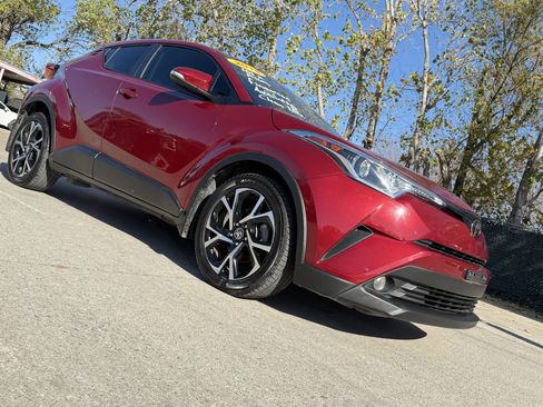 Used 2018 Toyota C-HR image 1