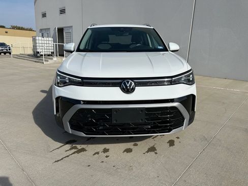 Used 2026 Volkswagen Taos SEL AWD/4WD image 2