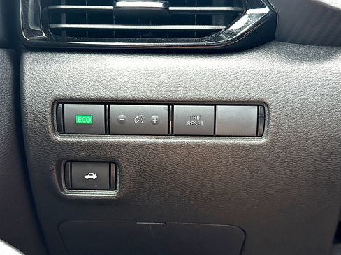 Used 2025 Nissan Sentra SV FWD image 36
