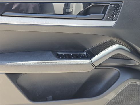 Certified 2024 Porsche Cayenne AWD/4WD image 22