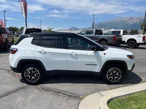 Used 2025 Jeep Compass Trailhawk AWD/4WD image 7