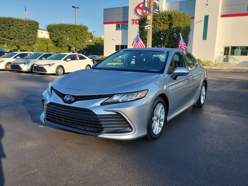 Used 2023 Toyota Camry LE image 5