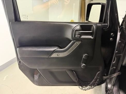 Used 2017 Jeep Wrangler Unlimited Sport w/ Connectivity Group AWD/4WD image 10