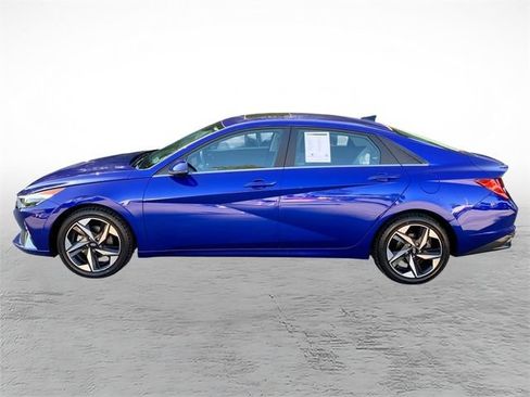 Used 2023 Hyundai Elantra Limited w/ Preferred Accessory Package FWD image 6
