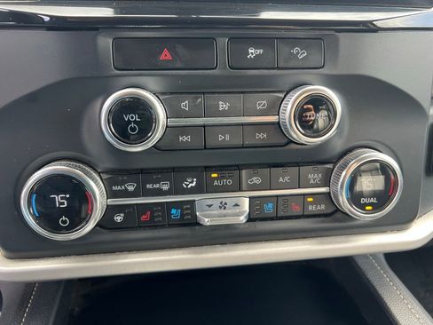 Used 2023 Ford Expedition Max XLT image 35