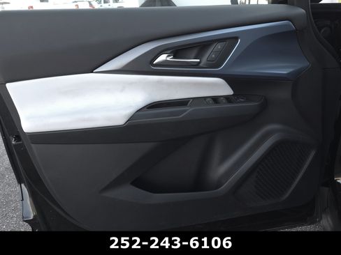 Used 2025 Chevrolet Equinox EV LT image 20