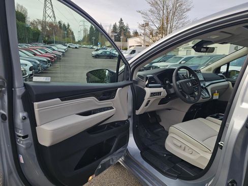 New 2026 Honda Odyssey Touring image 15