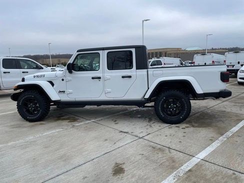 New 2026 Jeep Gladiator Sport AWD/4WD image 2