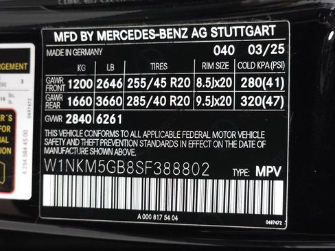 Used 2025 Mercedes-Benz GLC 350e 4MATIC image 33
