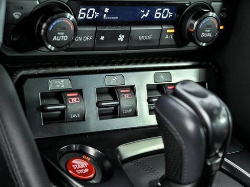 Used 2020 Nissan GT-R Premium AWD/4WD image 35