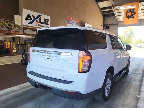 Used 2021 Chevrolet Suburban LT image 3