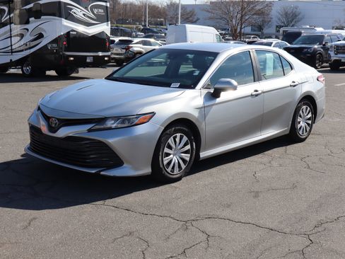 Used 2018 Toyota Camry LE image 16