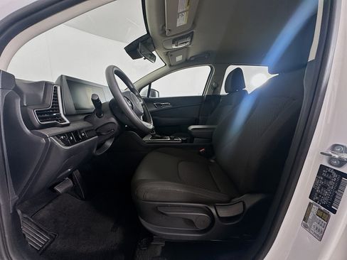 Used 2025 Kia Sportage LX AWD/4WD image 13