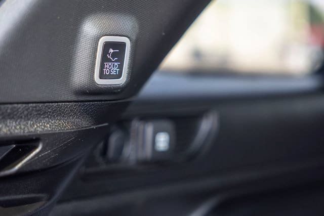Used 2023 Jeep Grand Cherokee Altitude AWD/4WD image 16