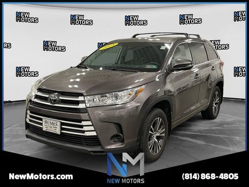 Used 2018 Toyota Highlander LE AWD/4WD image 1