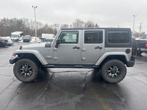 Used 2015 Jeep Wrangler Unlimited Sahara w/ Connectivity Group image 5