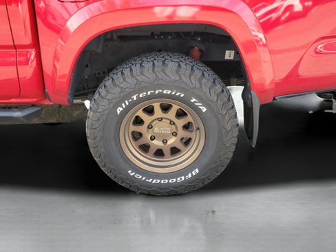 Used 2021 Toyota Tacoma SR5 RWD image 24