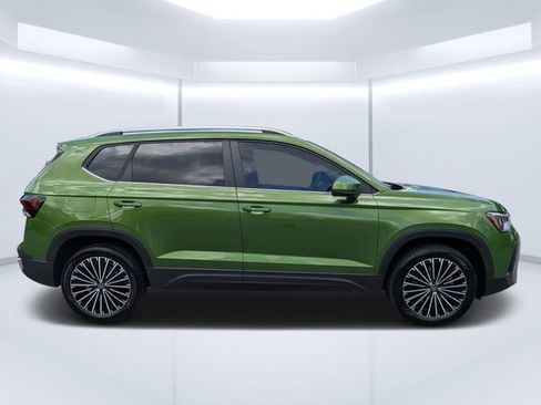 Certified 2026 Volkswagen Taos SE FWD image 2