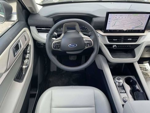 New 2026 Ford Explorer Active w/ Active Comfort Package AWD/4WD image 4