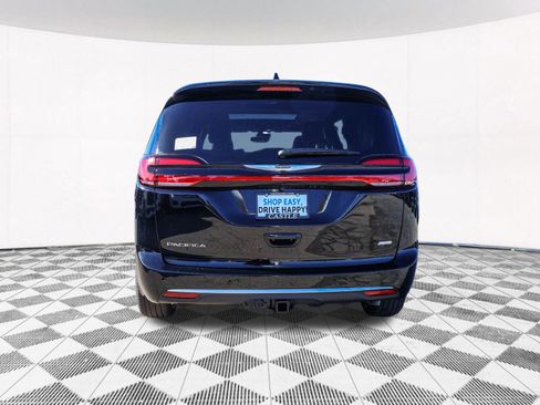 New 2026 Chrysler Pacifica Pinnacle w/ Trailer Tow Group AWD/4WD image 14