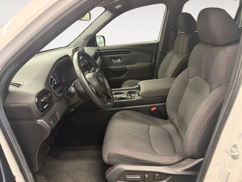 Used 2025 Honda Pilot Sport image 23