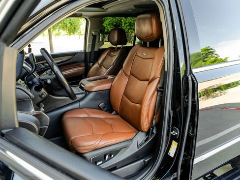 Used 2018 Cadillac Escalade Premium Luxury RWD image 35