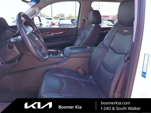 Used 2016 Cadillac Escalade Luxury AWD/4WD image 12