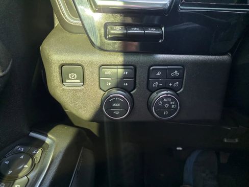 Used 2025 Chevrolet Silverado 3500 High Country w/ Technology Package AWD/4WD image 23